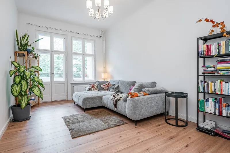 Stilvoll möbliert in Berlin-Wedding – helle 2-Zimmer-Wohnung mit Balkon & Homeoffice — photo 1